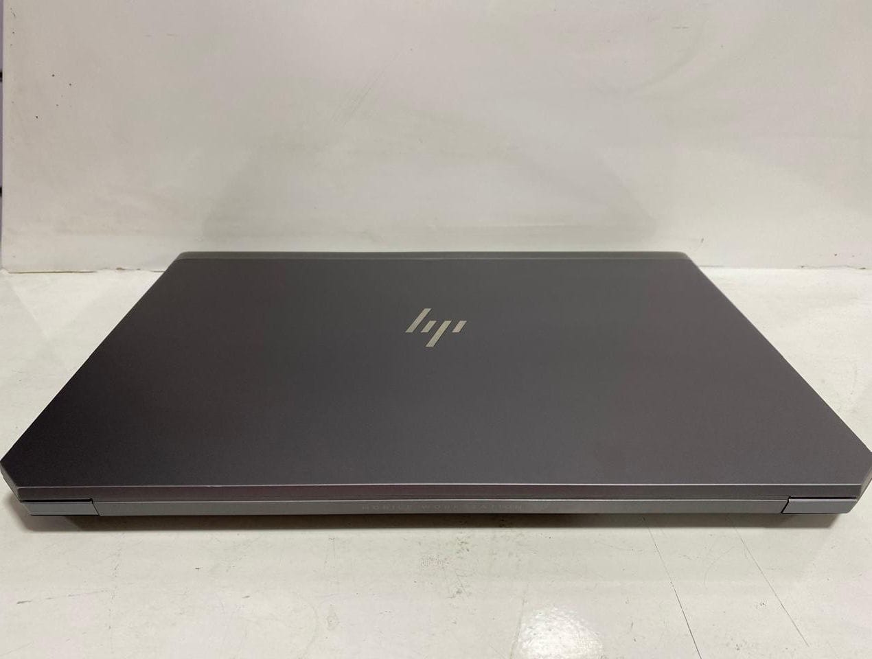 لاب توب HP ZNBOOK 15-G5 WorkStation( انتل كور i7/8850H- رامات DDR4 16 جيجابايت - M.2 NVMe هارد 512 جيجابايت - DDR5 Quadro P1000- شاشه 15.6 بوصه FHD- كاميرا) إستعمال خارج
