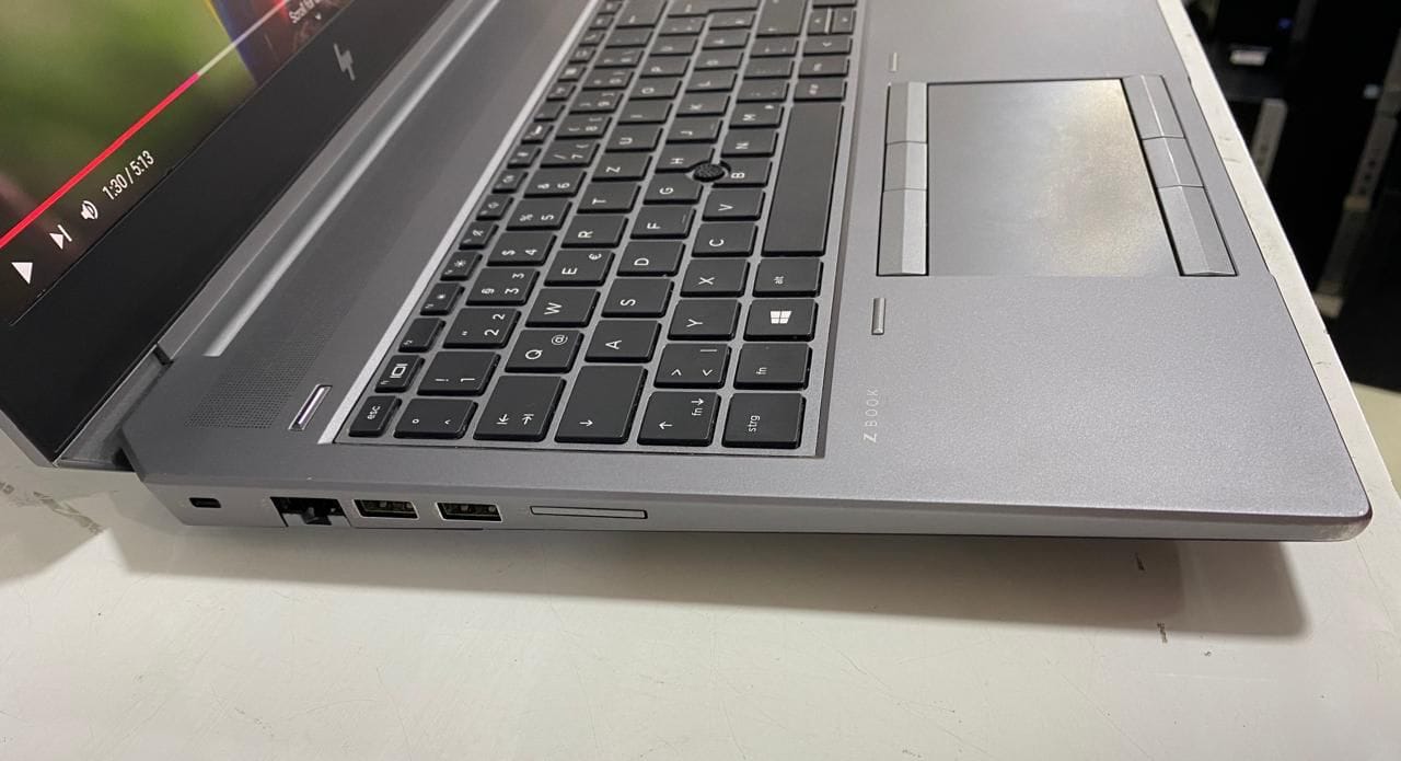 لاب توب HP ZNBOOK 15-G5 WorkStation( انتل كور i7/8850H- رامات DDR4 16 جيجابايت - M.2 NVMe هارد 512 جيجابايت - DDR5 Quadro P1000- شاشه 15.6 بوصه FHD- كاميرا) إستعمال خارج