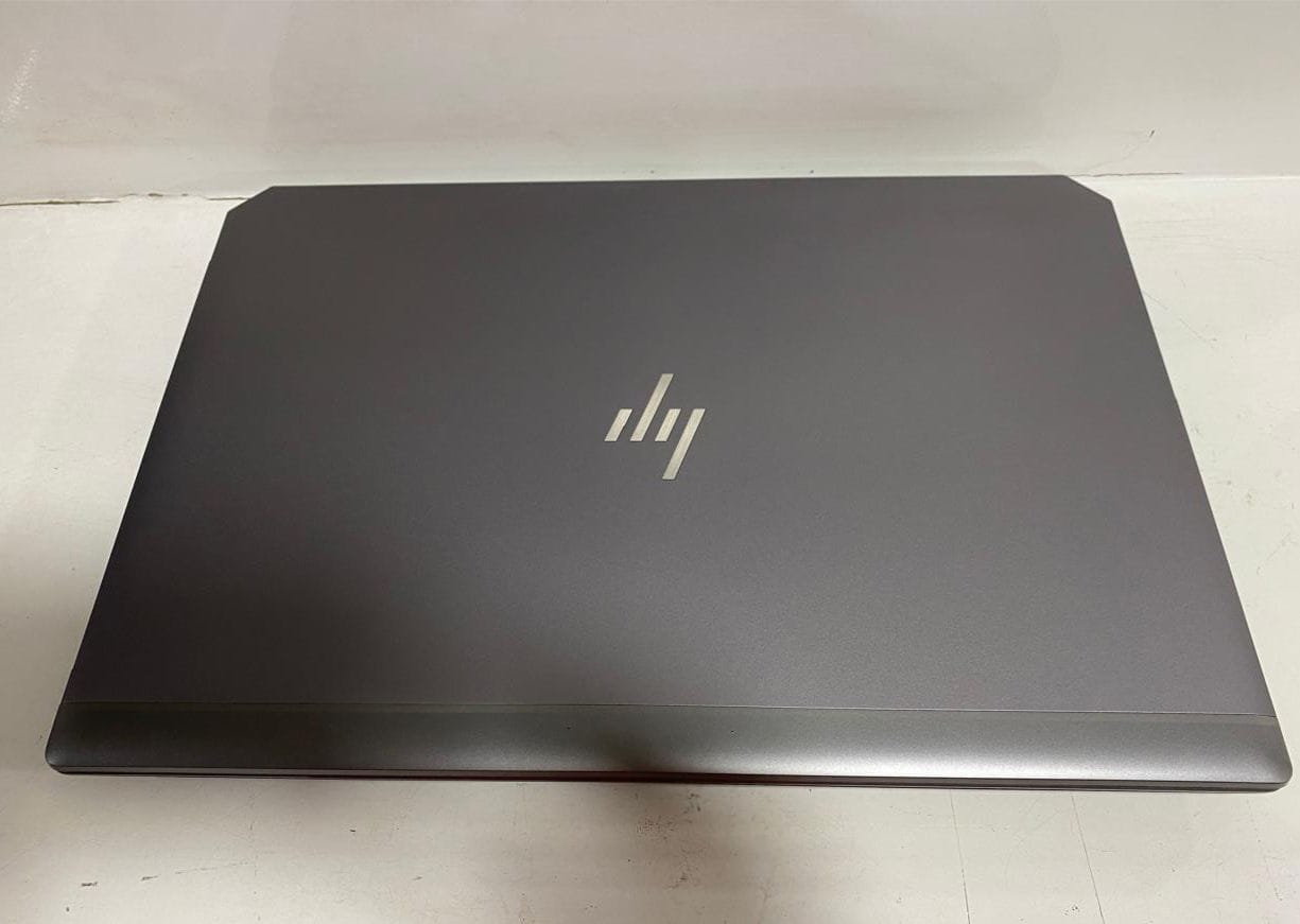 لاب توب HP ZNBOOK 15-G5 WorkStation( انتل كور i7/8850H- رامات DDR4 16 جيجابايت - M.2 NVMe هارد 512 جيجابايت - DDR5 Quadro P1000- شاشه 15.6 بوصه FHD- كاميرا) إستعمال خارج