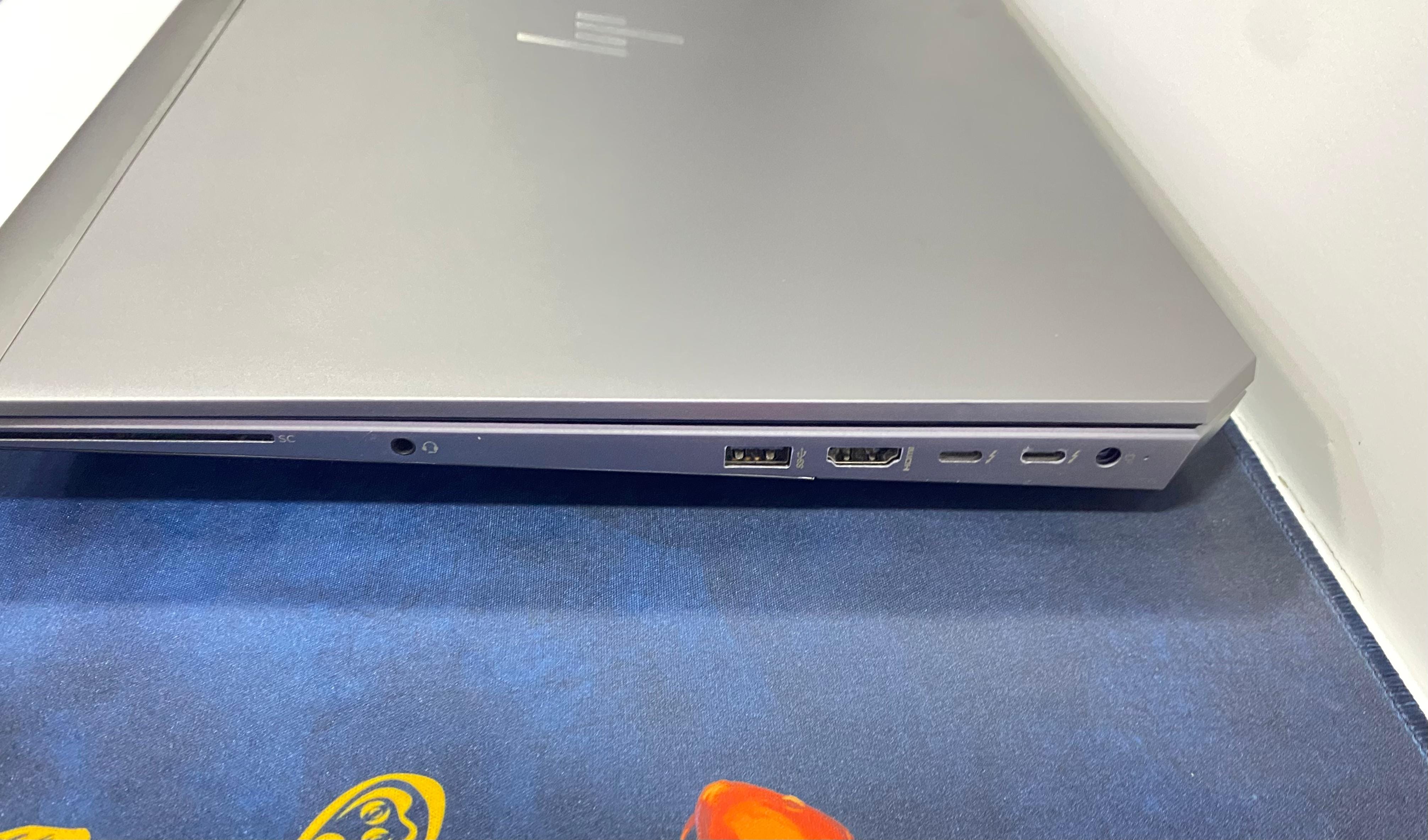لاب توب HP ZNBOOK 15-G5 WorkStation( انتل كور i7/8850H- رامات DDR4 16 جيجابايت - M.2 NVMe هارد 512 جيجابايت - DDR5 Quadro P1000- شاشه 15.6 بوصه FHD- كاميرا) إستعمال خارج