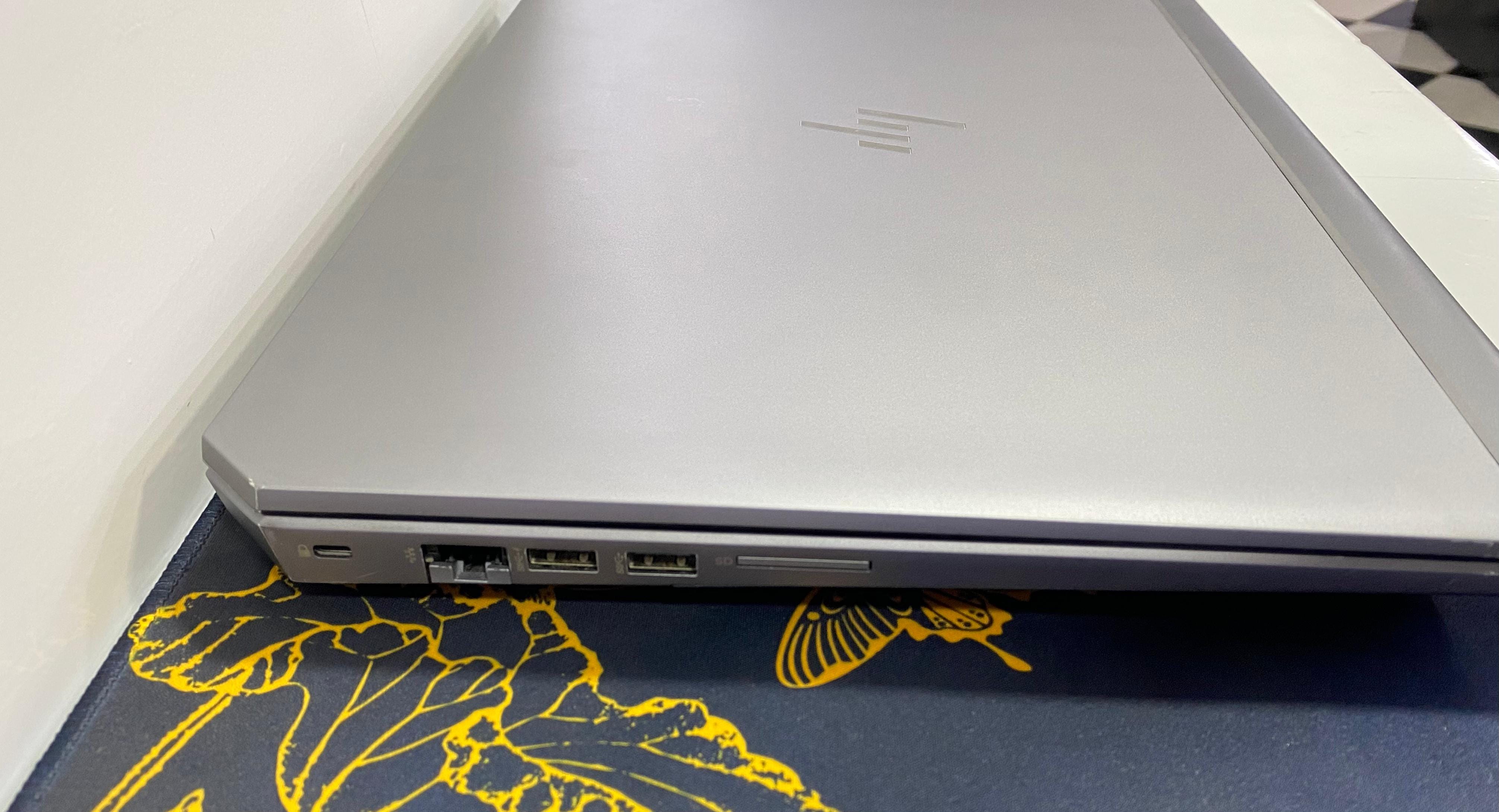 لاب توب HP ZNBOOK 15-G5 WorkStation( انتل كور i7/8850H- رامات DDR4 16 جيجابايت - M.2 NVMe هارد 512 جيجابايت - DDR5 Quadro P1000- شاشه 15.6 بوصه FHD- كاميرا) إستعمال خارج