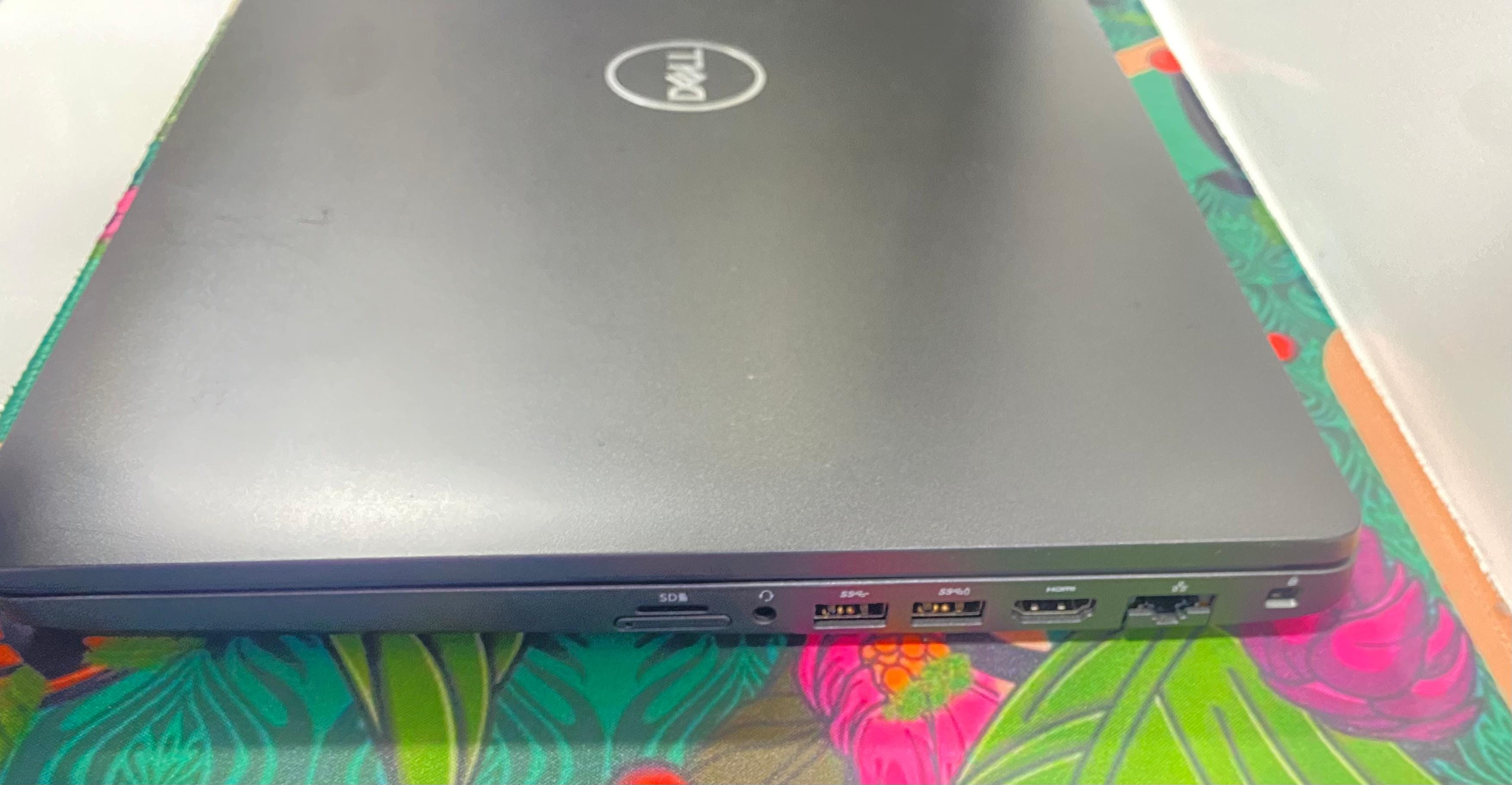 لاب توب ديل لاتيتيود 5500 (انتل كور i5-8265U - رام 16 جيجابايت M.2 256GB - DDR4 - انتل UHD جرافيكس - شاشة 15.6 بوصة FHD - كاميرا) استعمال خارج