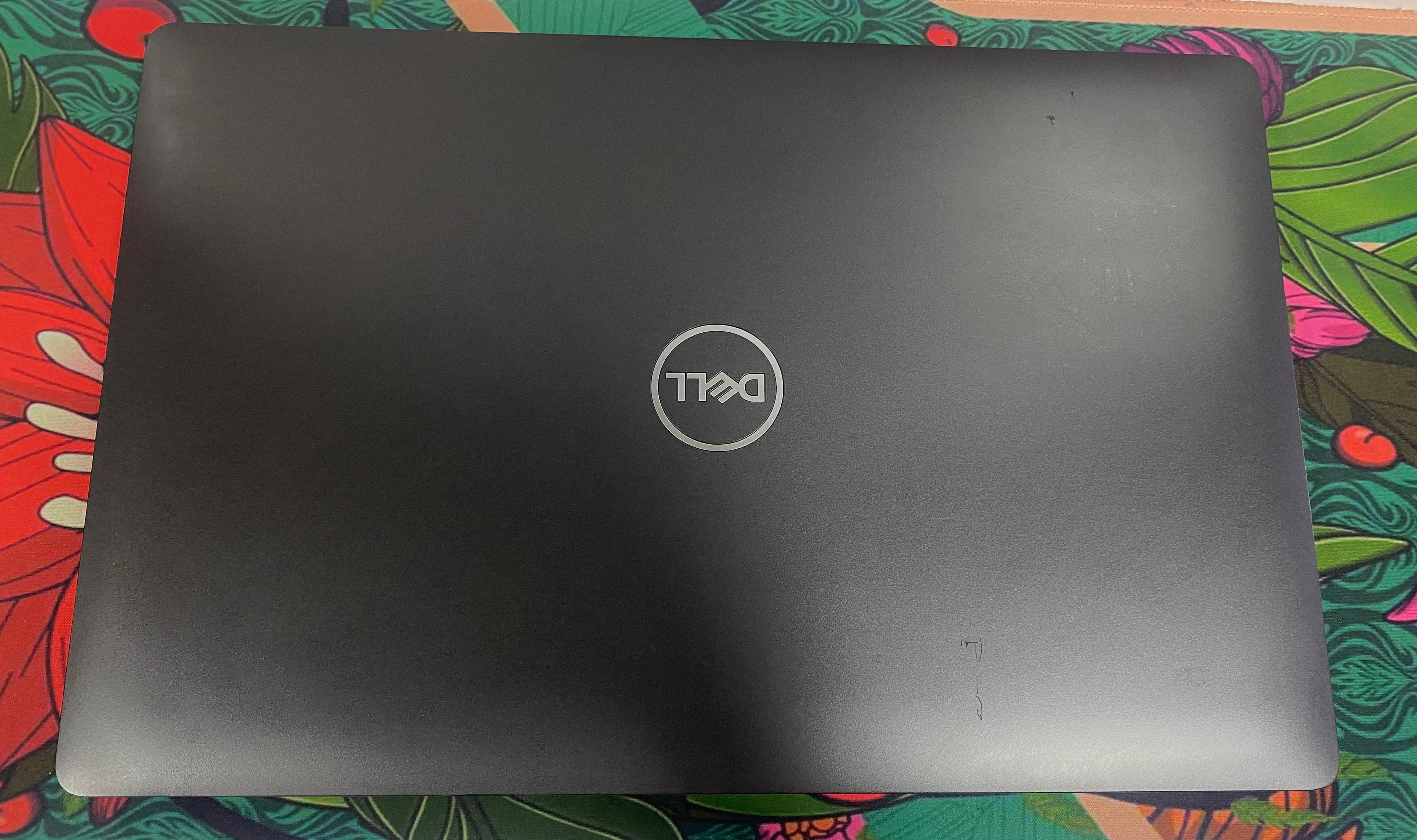 لاب توب ديل لاتيتيود 5500 (انتل كور i5-8265U - رام 16 جيجابايت M.2 256GB - DDR4 - انتل UHD جرافيكس - شاشة 15.6 بوصة FHD - كاميرا) استعمال خارج