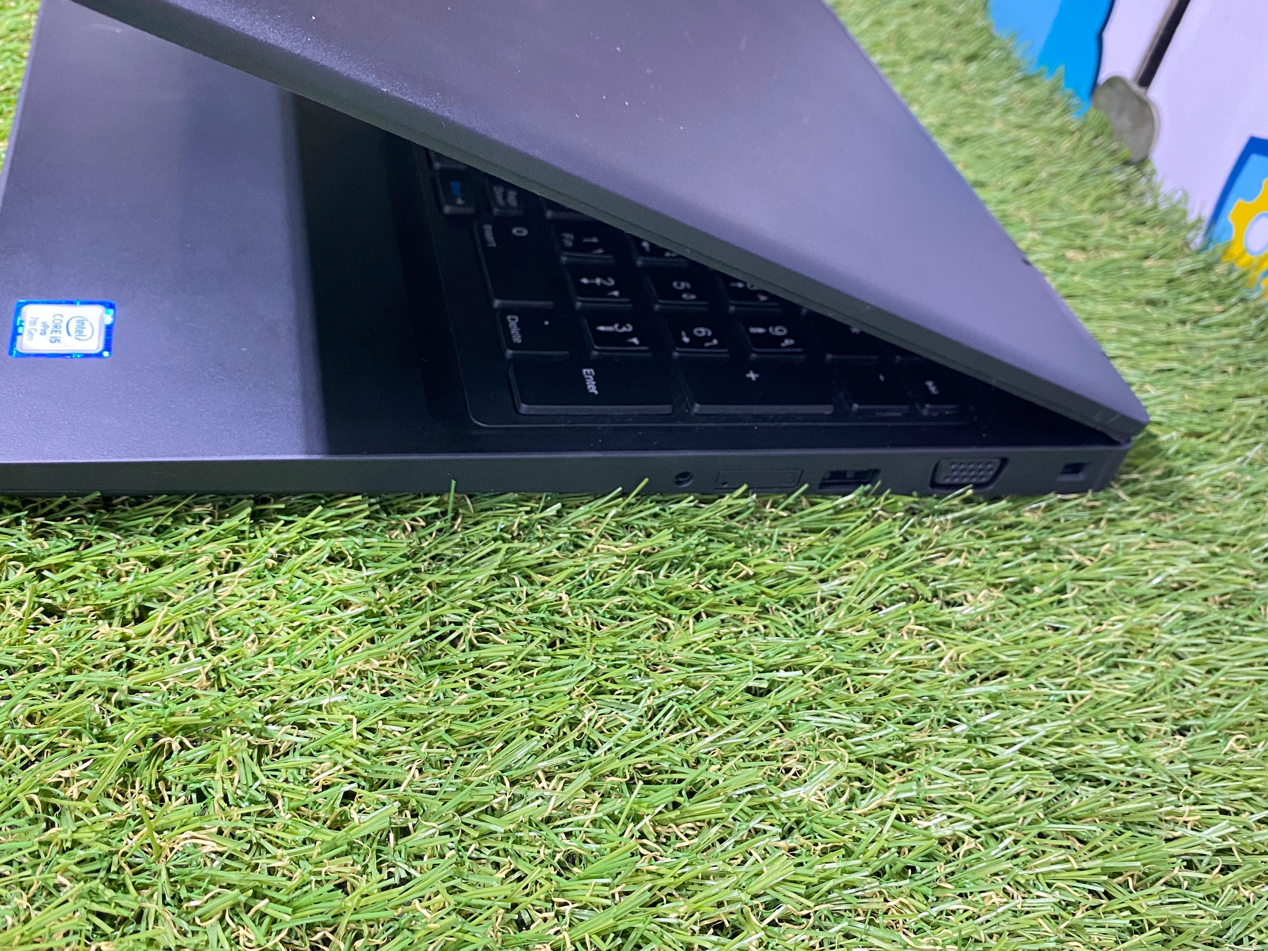 لاب توب ديل لاتيتود (انتل كور i5-7300U - رام 16 جيجابايت M.2 256GB - DDR4 - انتل جرافيكس - شاشة 15.6 بوصة FHD - كاميرا) استعمال خارج