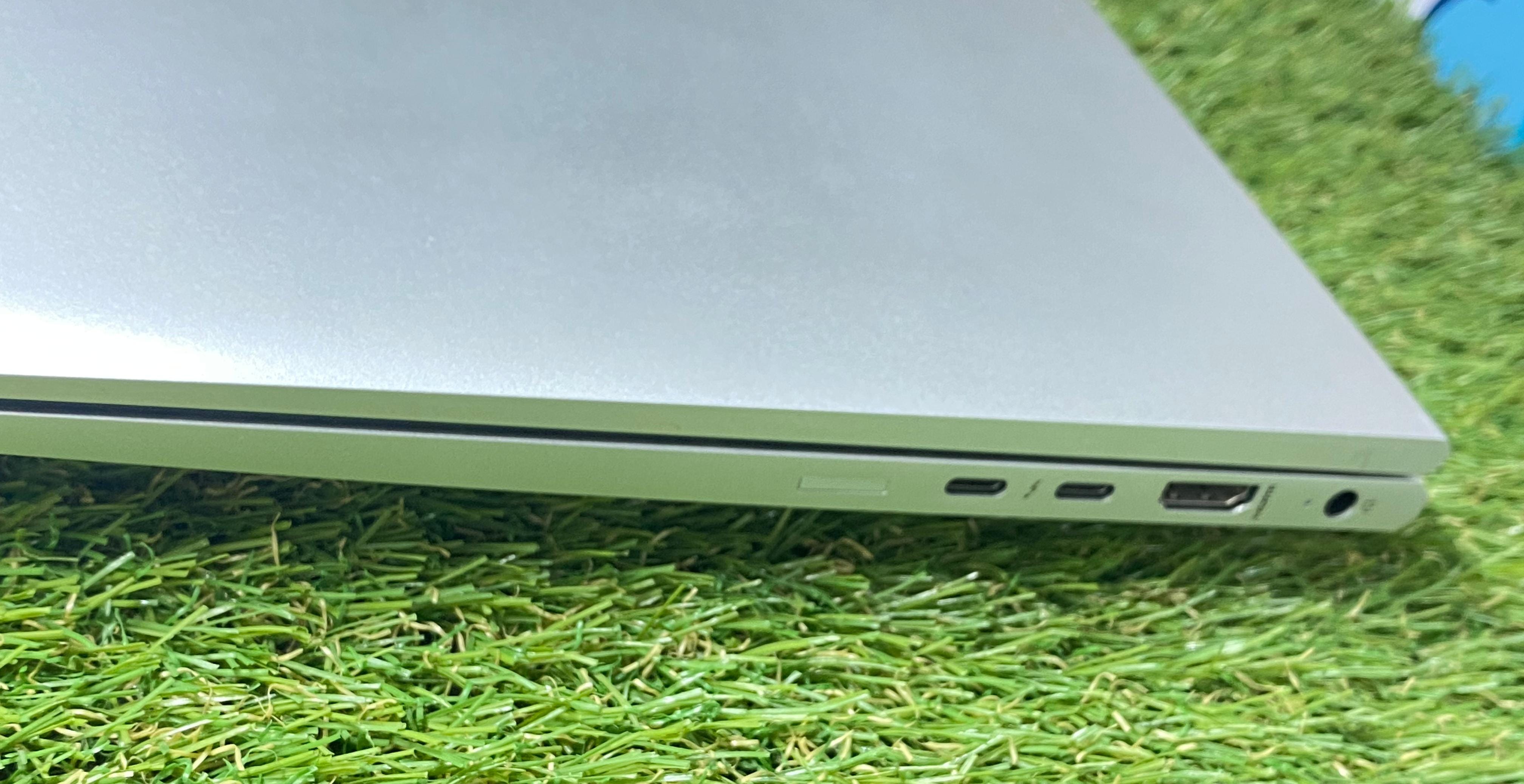 لاب توب اتش بى EliteBook 840 G7 (انتل كور i7-10610U - رام 16 جيجابايت DDR4 - هارد 512 جيجابايت M.2 - انتل جرافيكس- شاشة 14.0 بوصة FHD - كاميرا) استعمال خارج