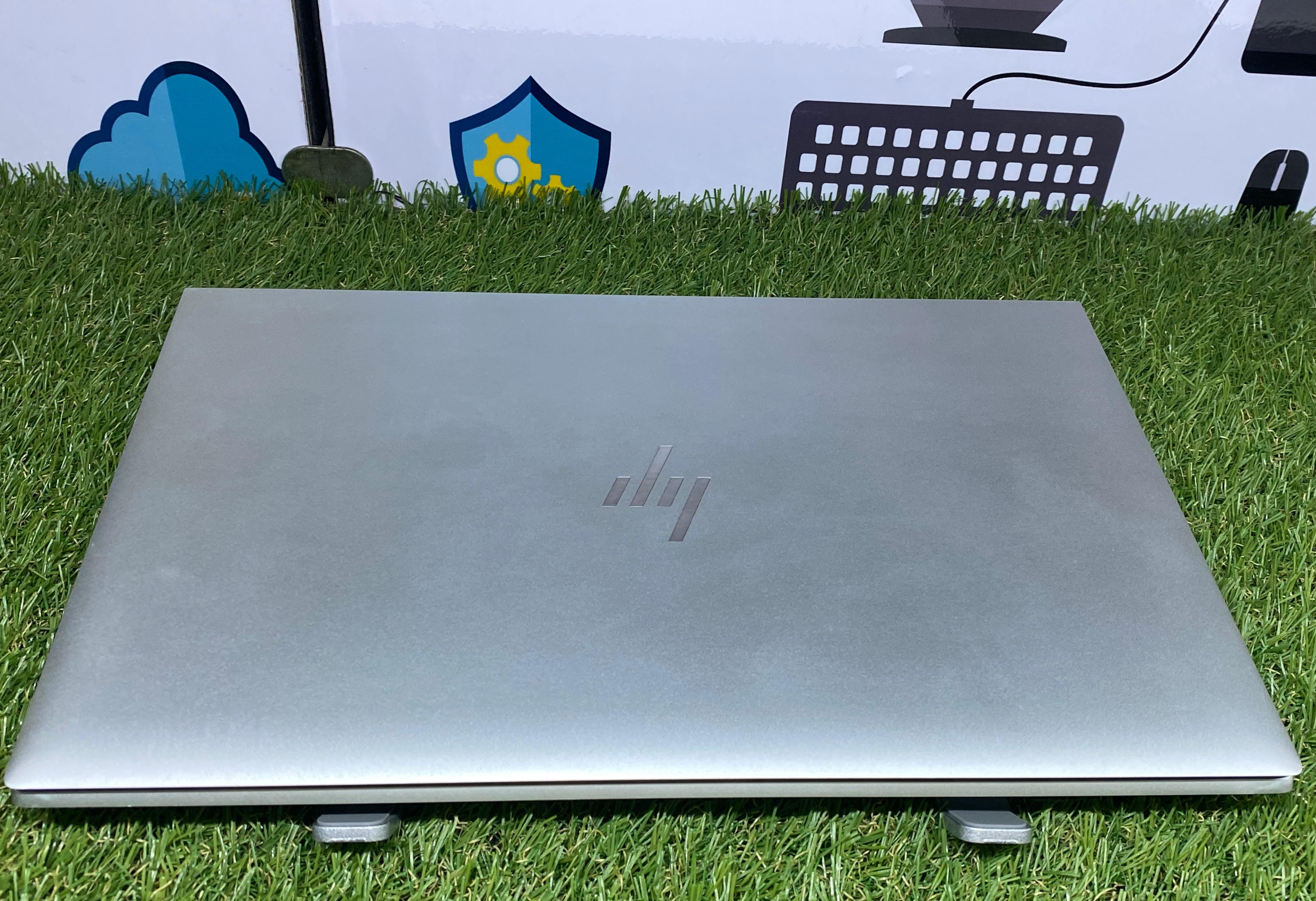 لاب توب اتش بى EliteBook 840 G7 (انتل كور i7-10610U - رام 16 جيجابايت DDR4 - هارد 512 جيجابايت M.2 - انتل جرافيكس- شاشة 14.0 بوصة FHD - كاميرا) استعمال خارج