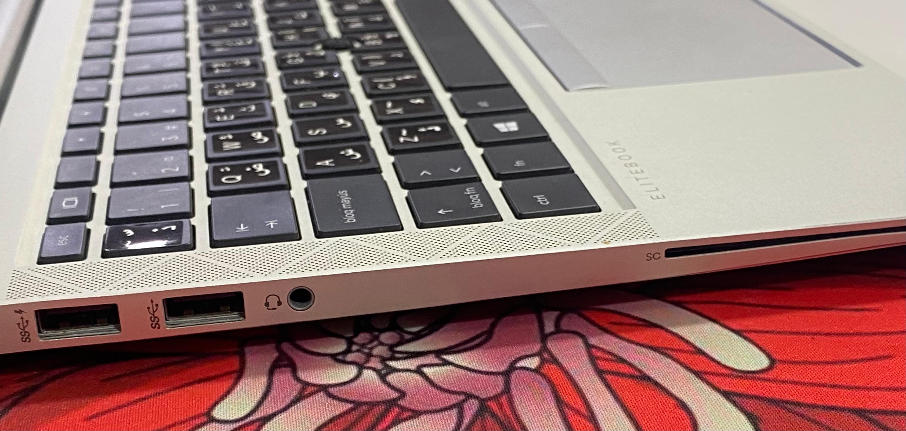 لاب توب اتش بى EliteBook 840 G7 (انتل كور i5-10310U - رام 16 جيجابايت DDR4 - هارد 512 جيجابايت M.2 - انتل جرافيكس- شاشة 14.0 بوصة FHD - كاميرا) استعمال خارج